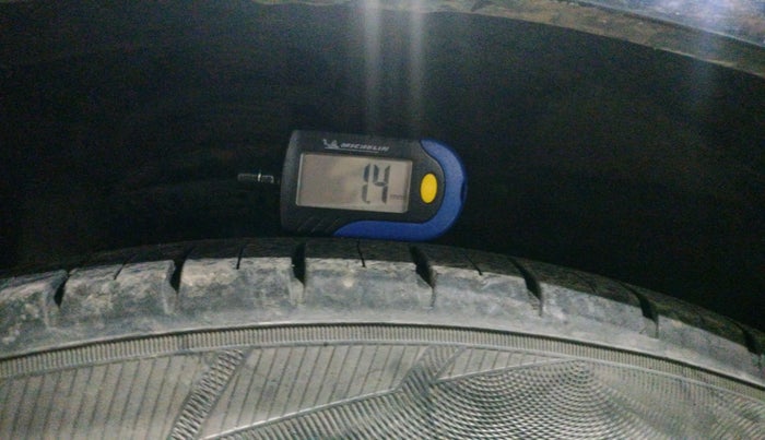 2010 Volkswagen Polo HIGHLINE 1.6L, Petrol, Manual, 1,02,477 km, tyre