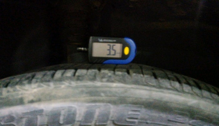 2010 Volkswagen Polo HIGHLINE 1.6L, Petrol, Manual, 1,02,477 km, tyre