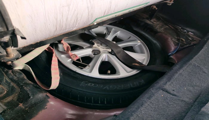 2015 Hyundai Grand i10 ASTA 1.2 KAPPA VTVT, Petrol, Manual, 1,10,039 km, tyre