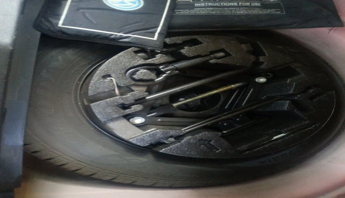 2015 Volkswagen Polo HIGHLINE1.2L, Petrol, Manual, 61,988 km, tyre