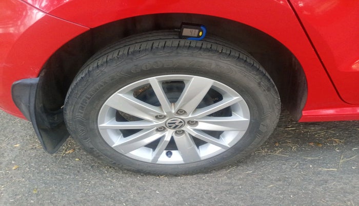 2015 Volkswagen Polo HIGHLINE1.2L, Petrol, Manual, 61,988 km, tyre