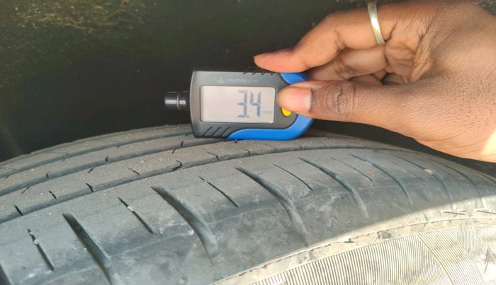 2018 Maruti Vitara Brezza VDI, Diesel, Manual, 96,455 km, tyre