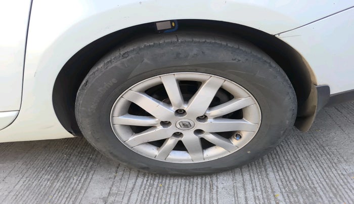 2012 Renault Fluence 1.5 E2, Diesel, Manual, 1,60,531 km, tyre