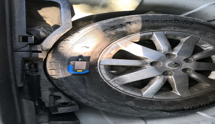 2012 Renault Fluence 1.5 E2, Diesel, Manual, 1,60,531 km, tyre