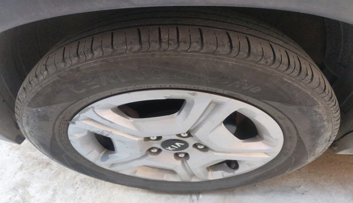 2021 KIA SONET HTK 1.5, Diesel, Manual, 1,13,907 km, tyre