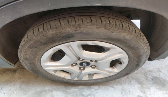 2021 KIA SONET HTK 1.5, Diesel, Manual, 1,13,907 km, tyre