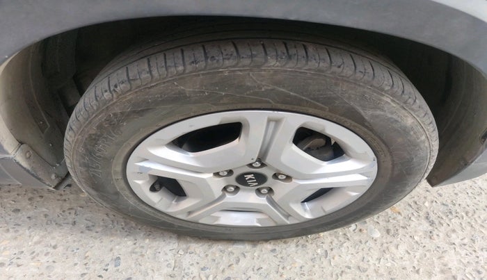 2021 KIA SONET HTK 1.5, Diesel, Manual, 1,13,907 km, tyre