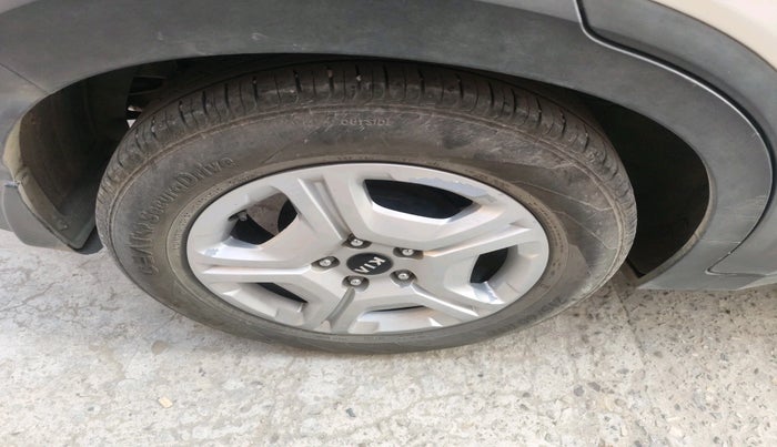 2021 KIA SONET HTK 1.5, Diesel, Manual, 1,13,907 km, tyre