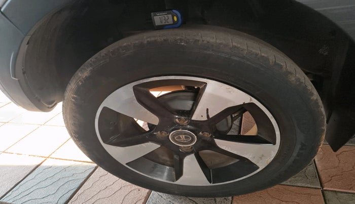 2017 Tata NEXON XM PETROL, Petrol, Manual, 49,877 km, tyre