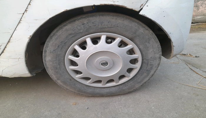 2016 Hyundai Eon D-LITE+, Petrol, Manual, 69,401 km, tyre