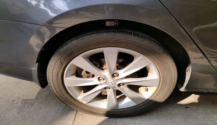 2013 Hyundai Verna FLUIDIC 1.6 CRDI SX, Diesel, Manual, 1,11,546 km, tyre