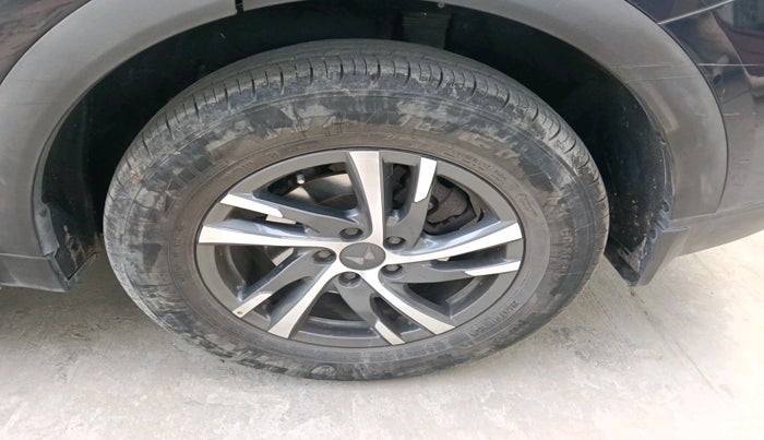 2022 Mahindra XUV700 AX 5 P MT 5 STR, Petrol, Manual, 45,812 km, tyre