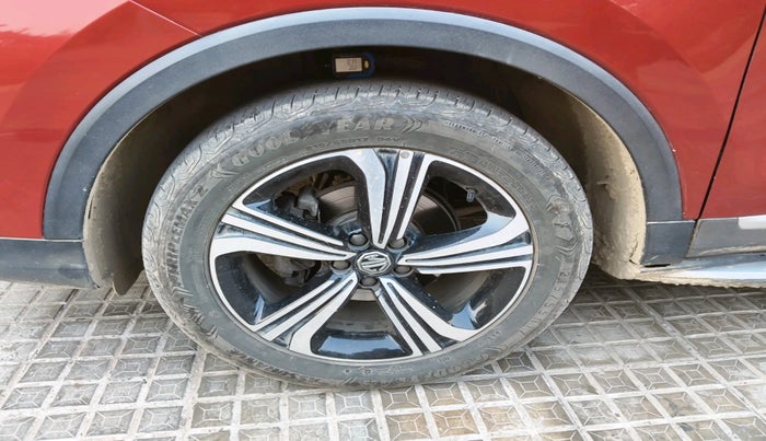 2023 MG ASTOR SHARP 1.5 MT, Petrol, Manual, 23,337 km, tyre