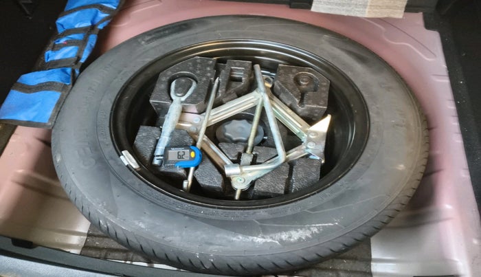 2023 MG ASTOR SHARP 1.5 MT, Petrol, Manual, 23,337 km, tyre