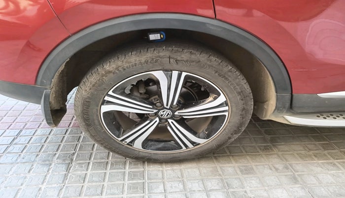 2023 MG ASTOR SHARP 1.5 MT, Petrol, Manual, 23,337 km, tyre