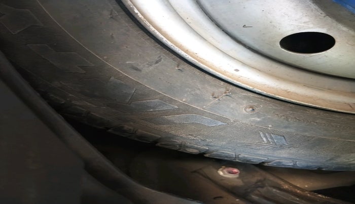 2012 Maruti Wagon R 1.0 LXI CNG, Petrol, Manual, 1,67,608 km, tyre