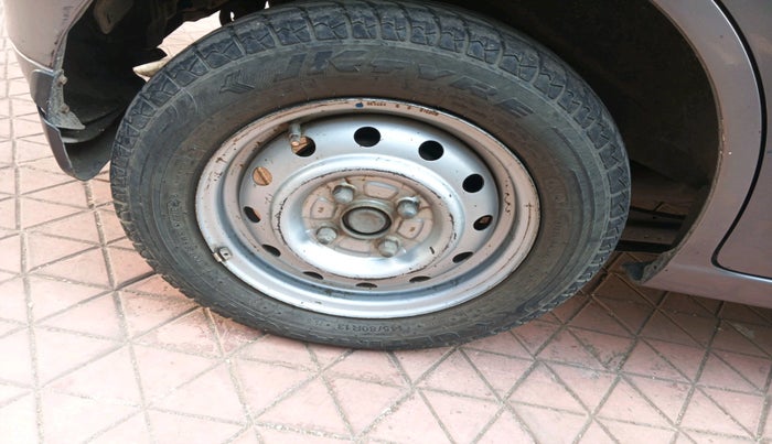 2012 Maruti Wagon R 1.0 LXI CNG, Petrol, Manual, 1,67,608 km, tyre