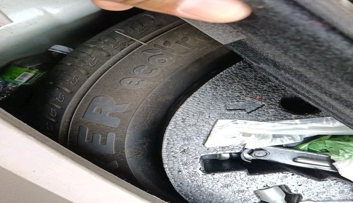 2021 Mahindra XUV300 W8 (O) 1.2 PETROL AMT, Petrol, Automatic, 74,877 km, tyre