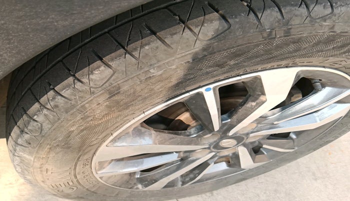 2021 Mahindra XUV300 W8 (O) 1.2 PETROL AMT, Petrol, Automatic, 74,877 km, tyre