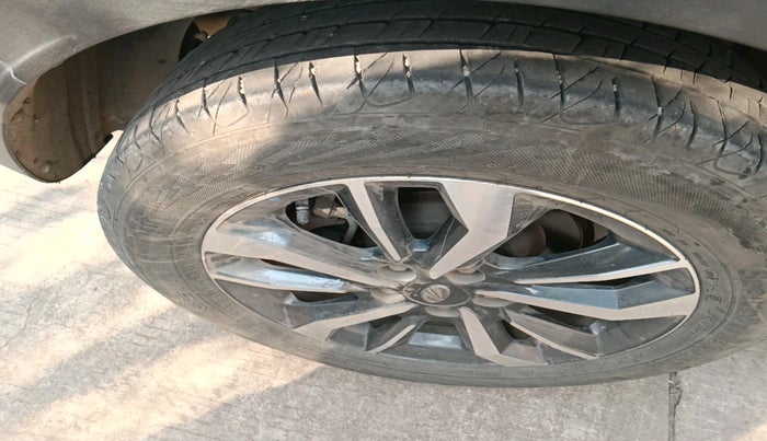 2021 Mahindra XUV300 W8 (O) 1.2 PETROL AMT, Petrol, Automatic, 74,877 km, tyre