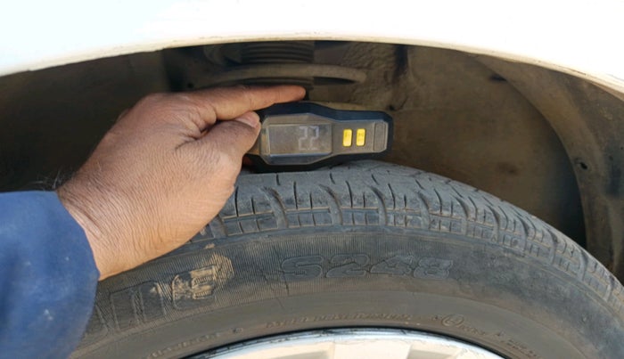 2014 Maruti Swift Dzire LDI, Diesel, Manual, 88,536 km, tyre