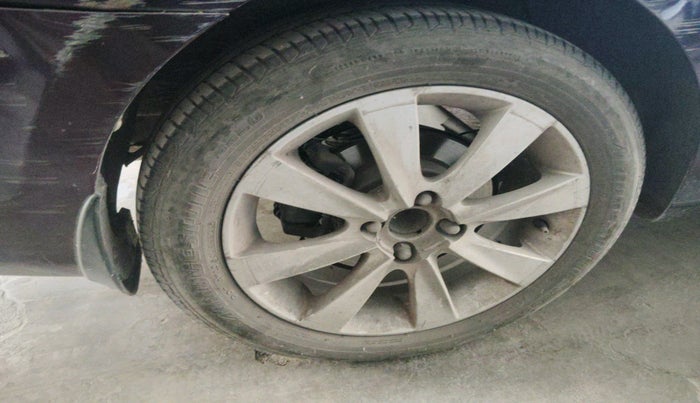 2013 Hyundai Verna FLUIDIC 1.6 CRDI SX, Diesel, Manual, 1,84,509 km, tyre