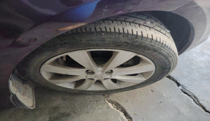 2013 Hyundai Verna FLUIDIC 1.6 CRDI SX, Diesel, Manual, 1,84,509 km, tyre