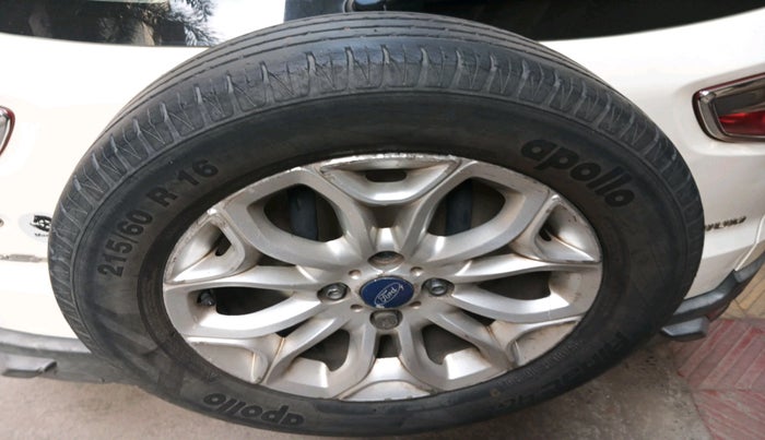 2016 Ford Ecosport TITANIUM 1.5L DIESEL, Diesel, Manual, 1,81,035 km, tyre