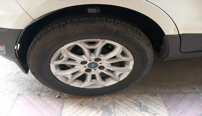 2016 Ford Ecosport TITANIUM 1.5L DIESEL, Diesel, Manual, 1,81,035 km, tyre