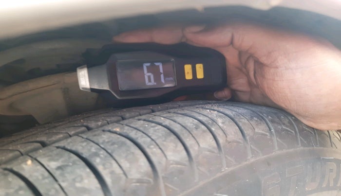 2012 Hyundai i10 SPORTZ 1.2, Petrol, Manual, 1,17,101 km, tyre