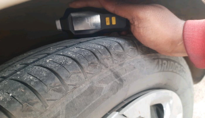 2012 Hyundai i10 SPORTZ 1.2, Petrol, Manual, 1,17,101 km, tyre