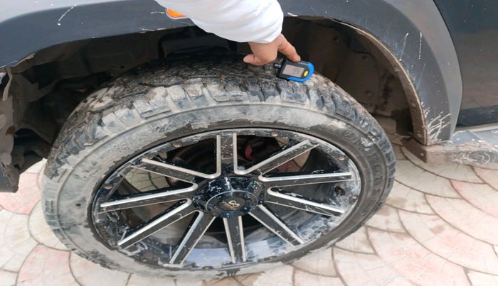 2022 Mahindra Thar LX D AT 4WD HT, Diesel, Automatic, 39,128 km, tyre