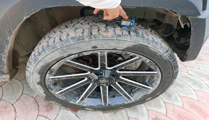 2022 Mahindra Thar LX D AT 4WD HT, Diesel, Automatic, 39,128 km, tyre