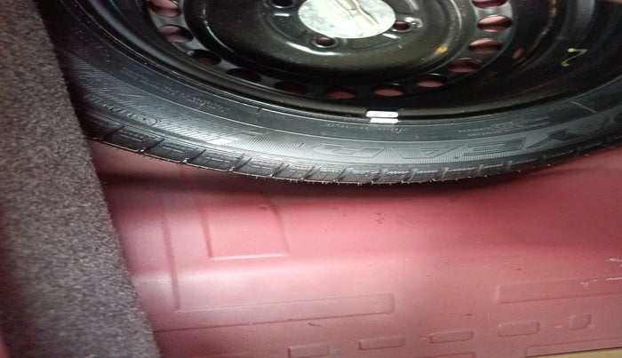 2016 Honda Brio S MT, Petrol, Manual, 33,497 km, tyre