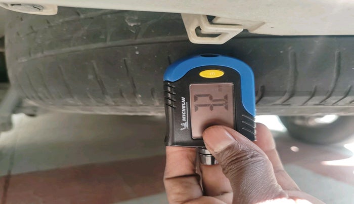 2016 Toyota Innova Crysta 2.4 VX 8 STR, Diesel, Manual, 56,718 km, tyre