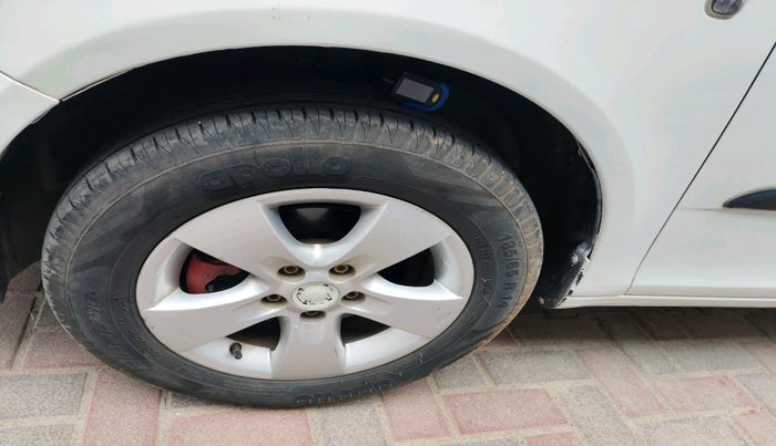 2011 Skoda Fabia ELEGANCE 1.2 MPI, Petrol, Manual, 1,19,095 km, tyre