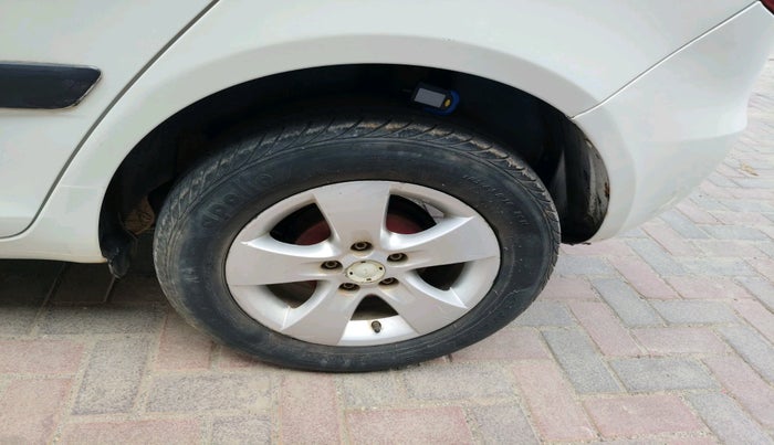 2011 Skoda Fabia ELEGANCE 1.2 MPI, Petrol, Manual, 1,19,095 km, tyre