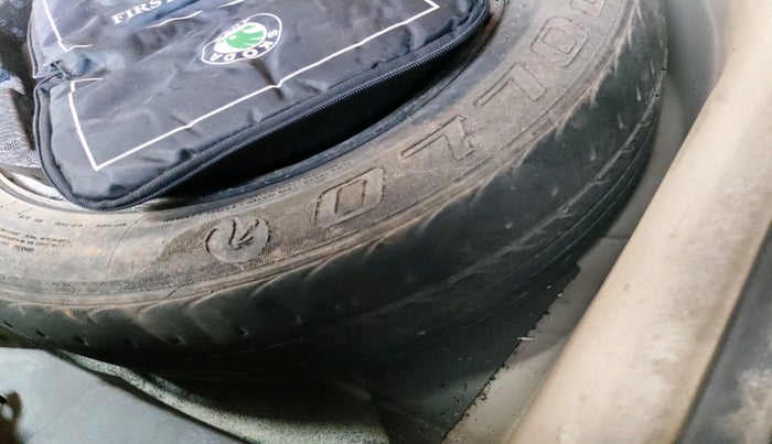 2011 Skoda Fabia ELEGANCE 1.2 MPI, Petrol, Manual, 1,19,095 km, tyre