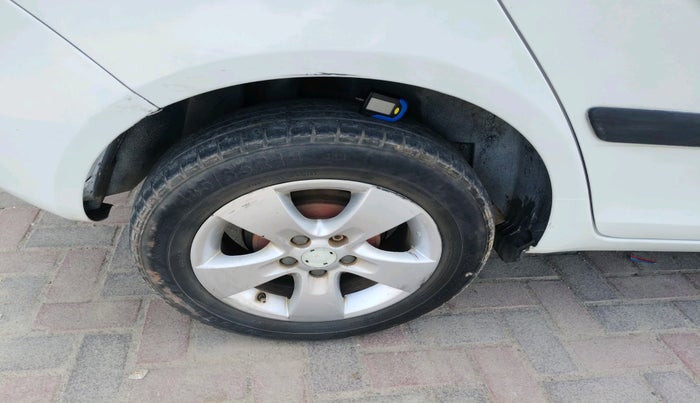 2011 Skoda Fabia ELEGANCE 1.2 MPI, Petrol, Manual, 1,19,095 km, tyre