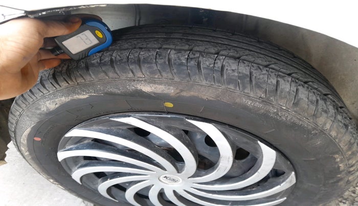 2011 Toyota Etios Liva G, Petrol, Manual, 1,16,930 km, tyre