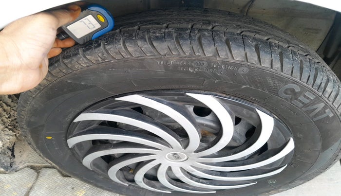 2011 Toyota Etios Liva G, Petrol, Manual, 1,16,930 km, tyre