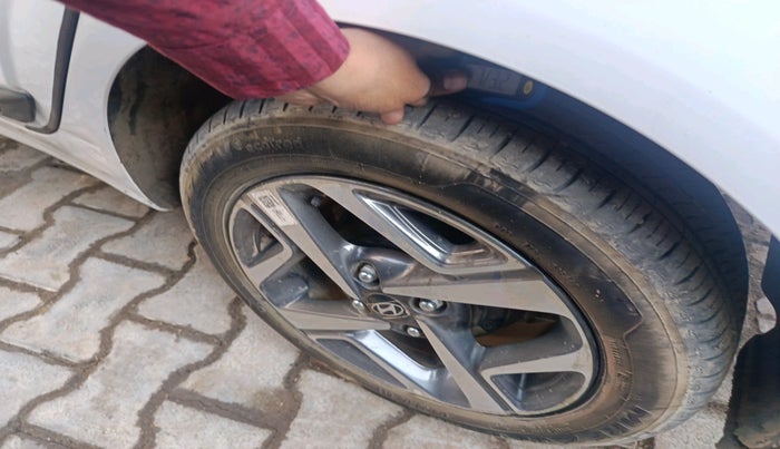 2025 Hyundai AURA SX 1.2 CNG, Petrol, Manual, 13,045 km, tyre