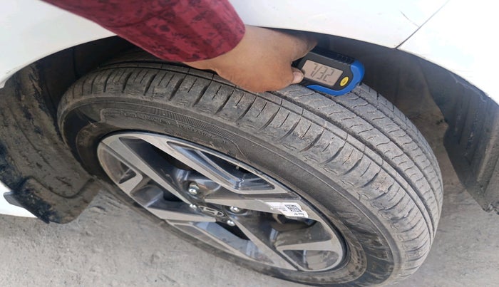 2025 Hyundai AURA SX 1.2 CNG, Petrol, Manual, 13,045 km, tyre