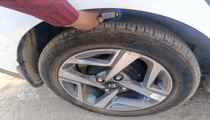 2025 Hyundai AURA SX 1.2 CNG, Petrol, Manual, 13,045 km, tyre