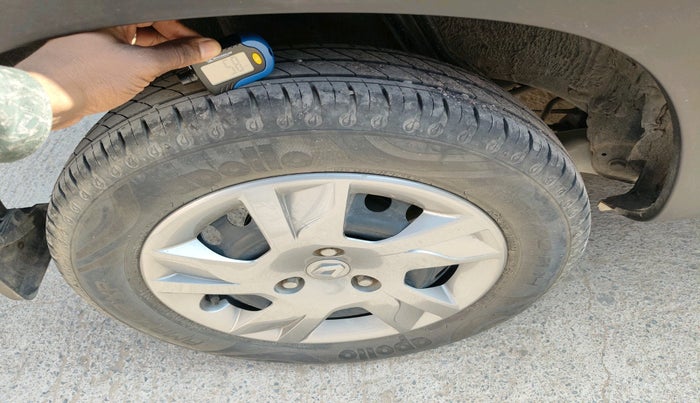 2021 Renault Kwid RXT 1.0 (O), Petrol, Manual, 26,077 km, tyre