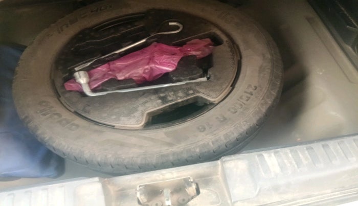 2016 Maruti Vitara Brezza ZDI, Diesel, Manual, 1,64,740 km, tyre