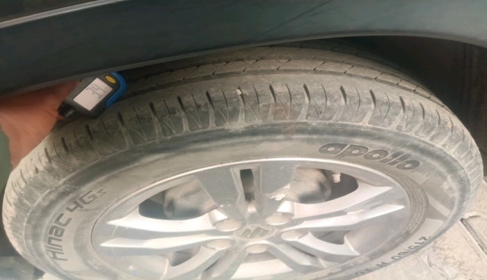 2016 Maruti Vitara Brezza ZDI, Diesel, Manual, 1,64,740 km, tyre