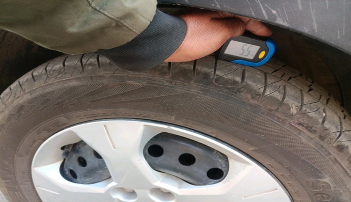 2021 Mahindra XUV300 W6 1.2 PETROL, Petrol, Manual, 81,509 km, tyre