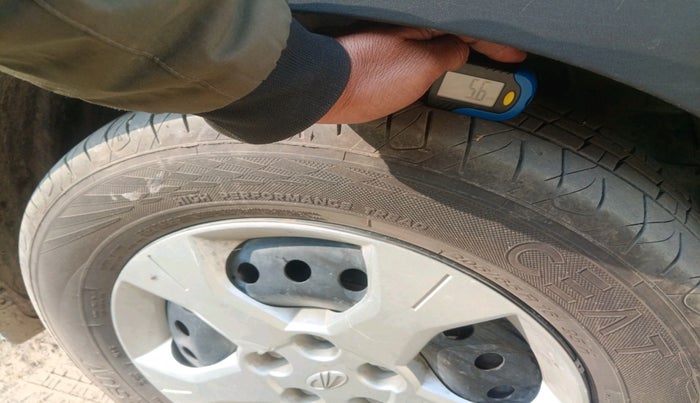 2021 Mahindra XUV300 W6 1.2 PETROL, Petrol, Manual, 81,509 km, tyre