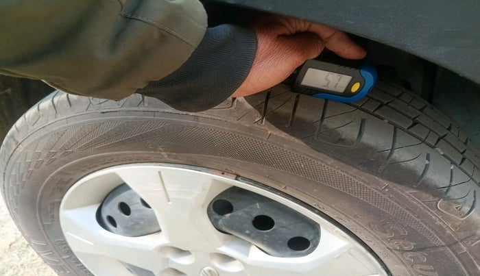 2021 Mahindra XUV300 W6 1.2 PETROL, Petrol, Manual, 81,509 km, tyre